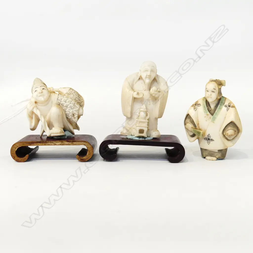 3 ORIENTAL CARVED IVORY NETSUKE; FIGURES H.50mm Image 1++