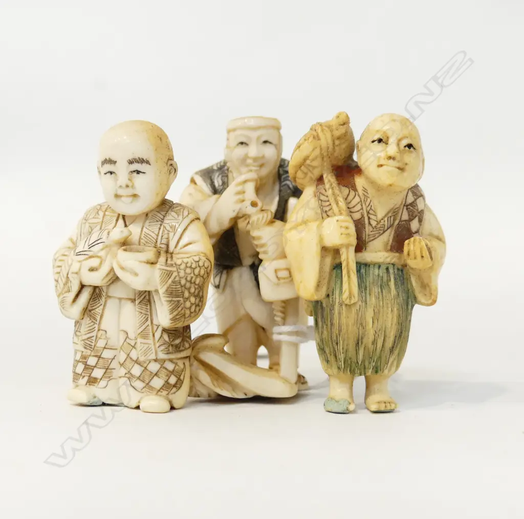 3 ORIENTAL CARVED IVORY NETSUKE; MALE FIGURES H.50mm Image 1++