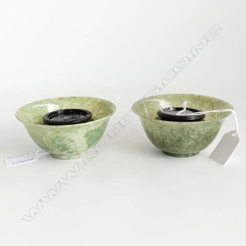 PAIR OF SPINACH JADE BOWLS ON STANDS D 100 MM Image 1++