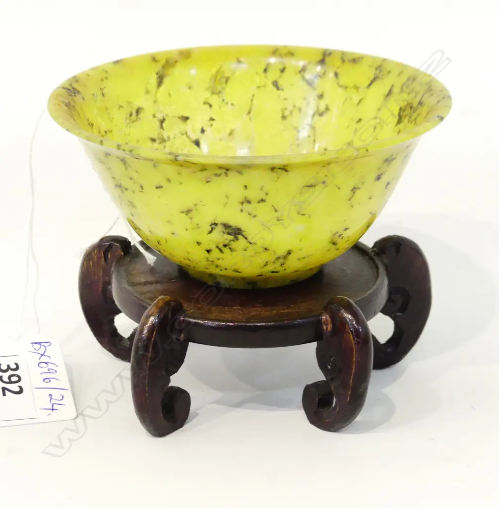 SPINACH JADE BOWL ON STAND 100mm dia Image 1++
