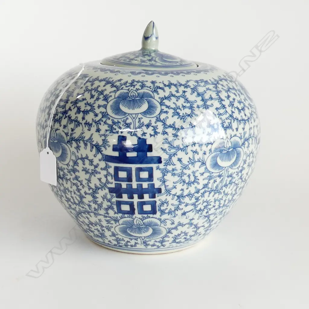 CHINESE B/W LIDDED VASE H.220mm Image 1++