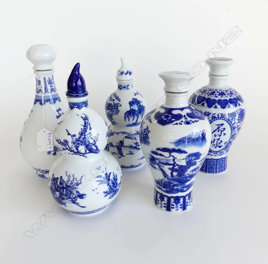 5 CHINESE B/W BOTTLE VASES; 2 DOUBLE GOURD ETC H.225mm Image 1++