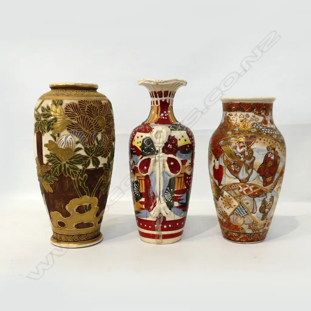 3 VINTAGE SATSUMA VASES. H. 270, 240, 265mm Image 1++