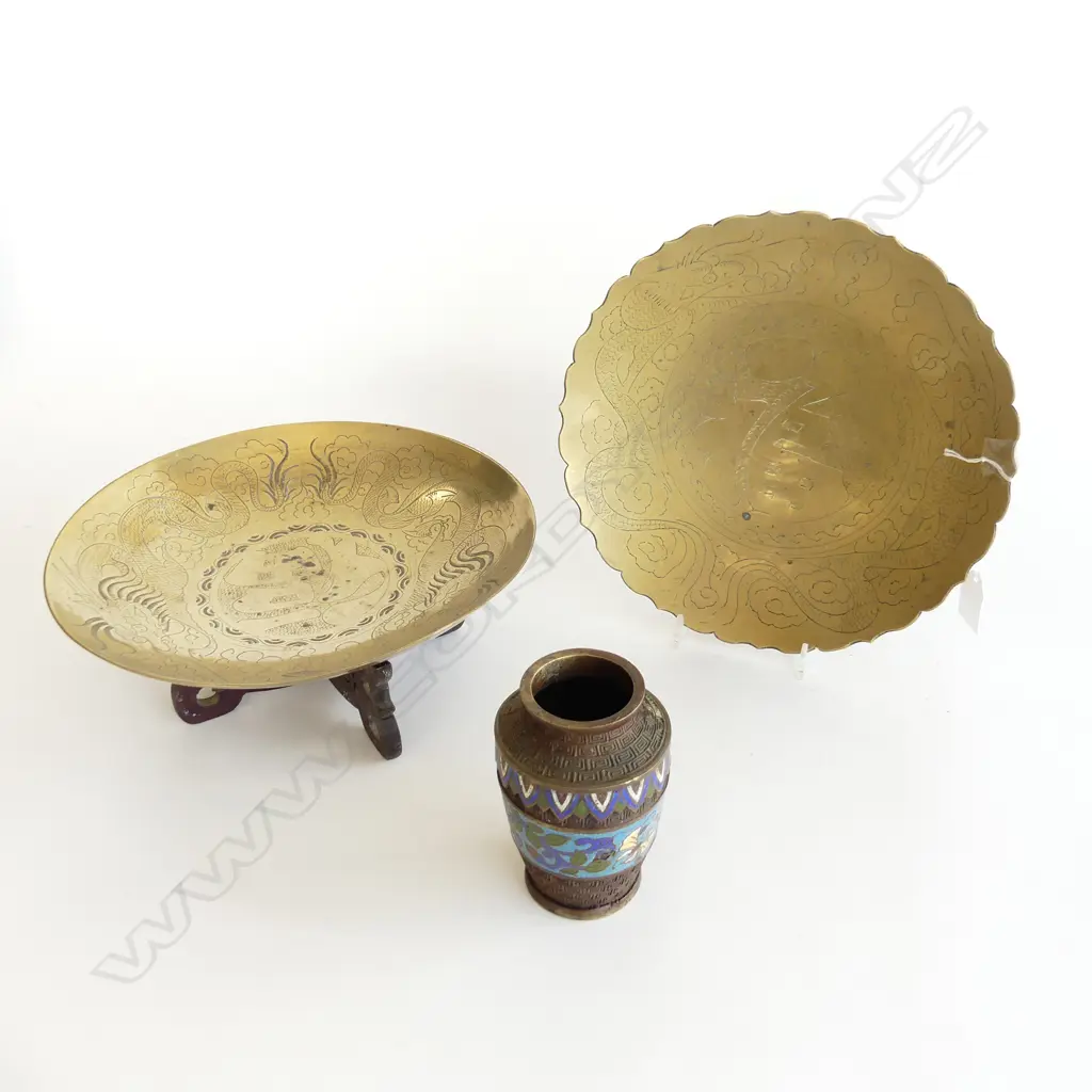 TWO ORIENTAL BRASS PLATES (DIA255mm) 1 with STAND + BRASS & ENAMEL VASE, H. 115mm Image 1++