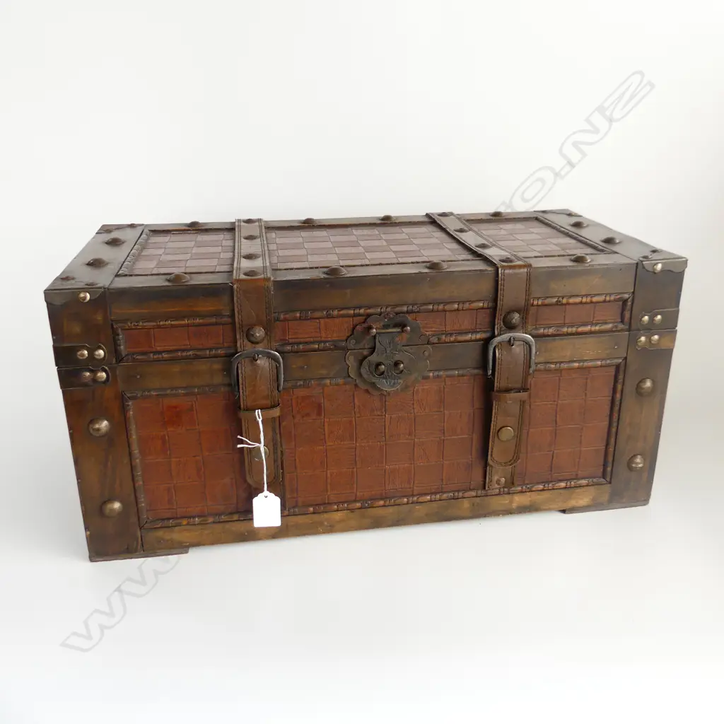 LEATHER CHEST 560x270x265mm Image 1++
