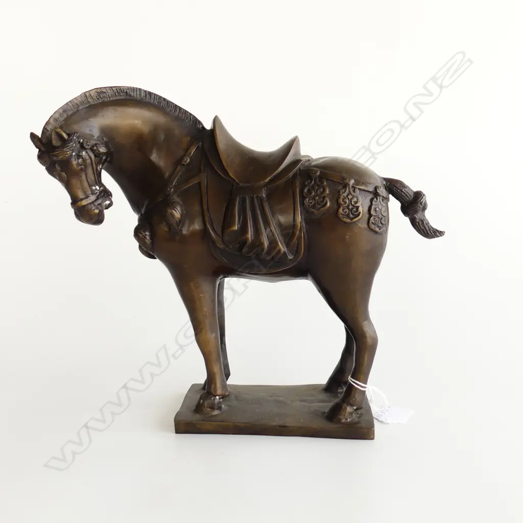 BRONZE TANG STYLE WAR HORSE, L. 280mm Image 1++
