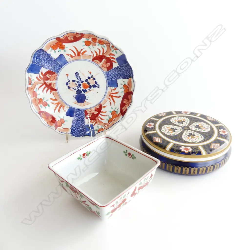 3 ORIENTAL PCS; IMARI TIN, OLD IMARI PLATE (DIA 210mm) & DISH WITH BIRD (120x120mm) Image 1++
