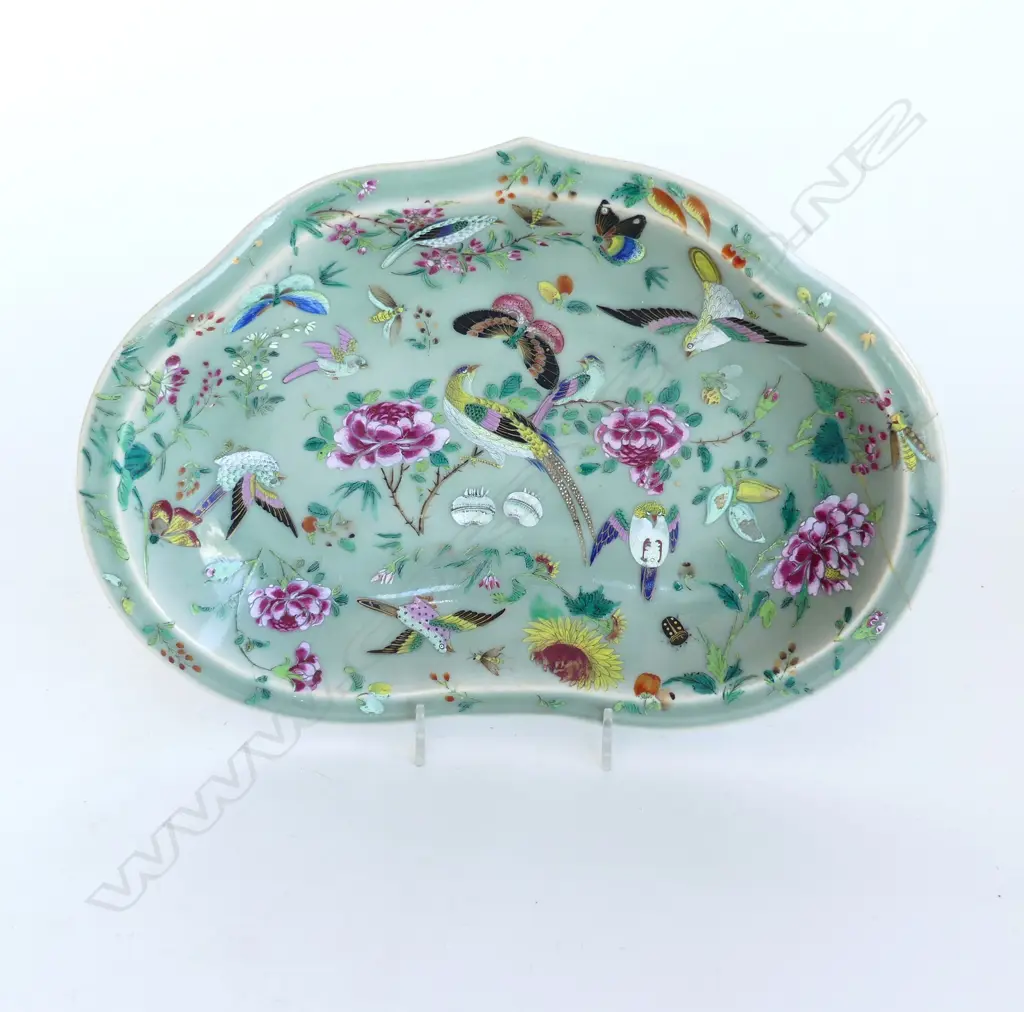 KIDNEY SHAPED SOLID CHINESE PORCELAIN CANTONESE DISH. DECORATED IN ENAMEL IMAGES OF BIRDS, EARLY CORDYS LABEL. SMALL PAR Image 1++