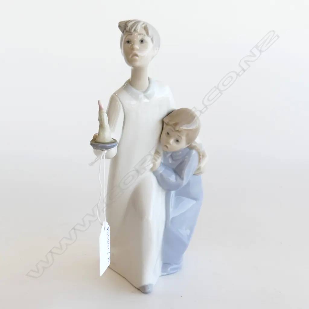 LLADRO CHILDREN w. CANDLE H.205mm Image 1++