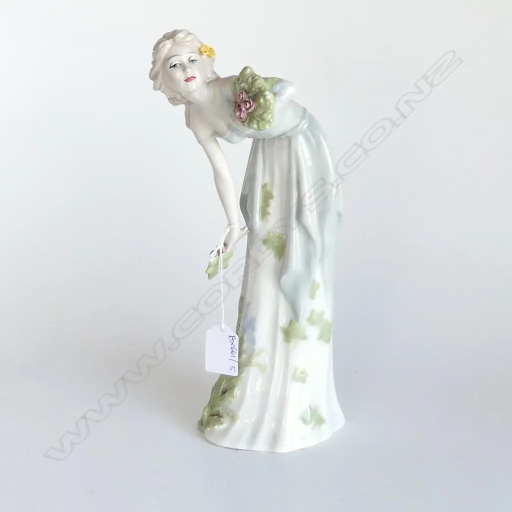 ROYAL DOULTON FIGURINE 'SUMMERS DARLING' H.280mm Image 1++
