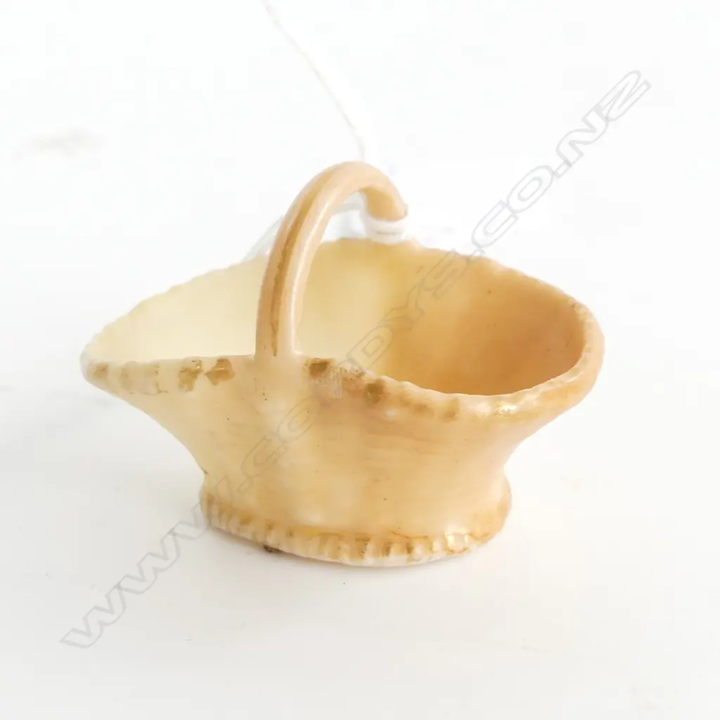 ROYAL WORCESTER ANTIQUE MINIATURE BASKET DATE 1904 L. 45MM Image 1++