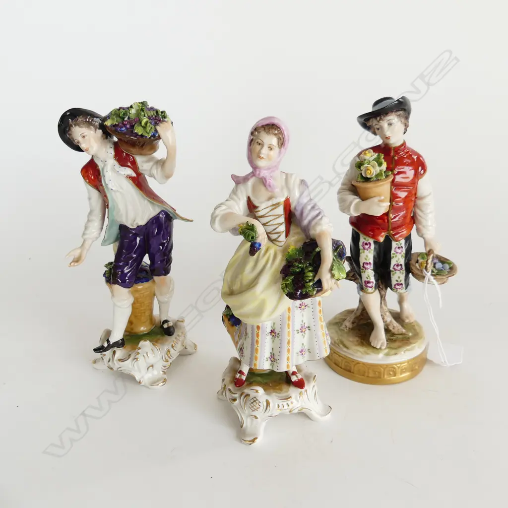 3 PORCELIAN FIGURINES; GRAPE HARVEST COUPLE, MAN w. FLOWERS H.190mm Image 1++