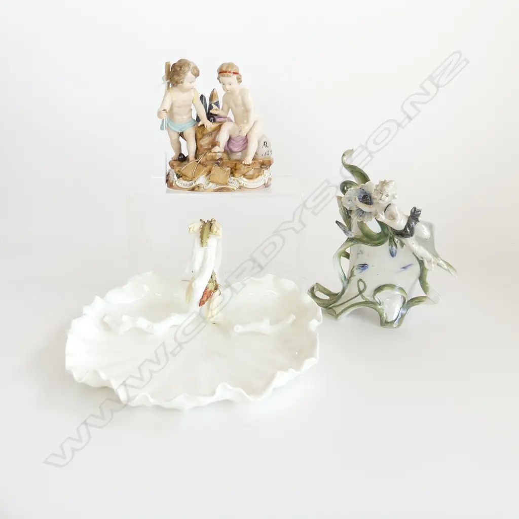 3 PCES ANTIQUE PORCELAIN; SERVING DISH 250mm dia, VASE, MEISSEN CHERUBS (LOSSES) Image 1++