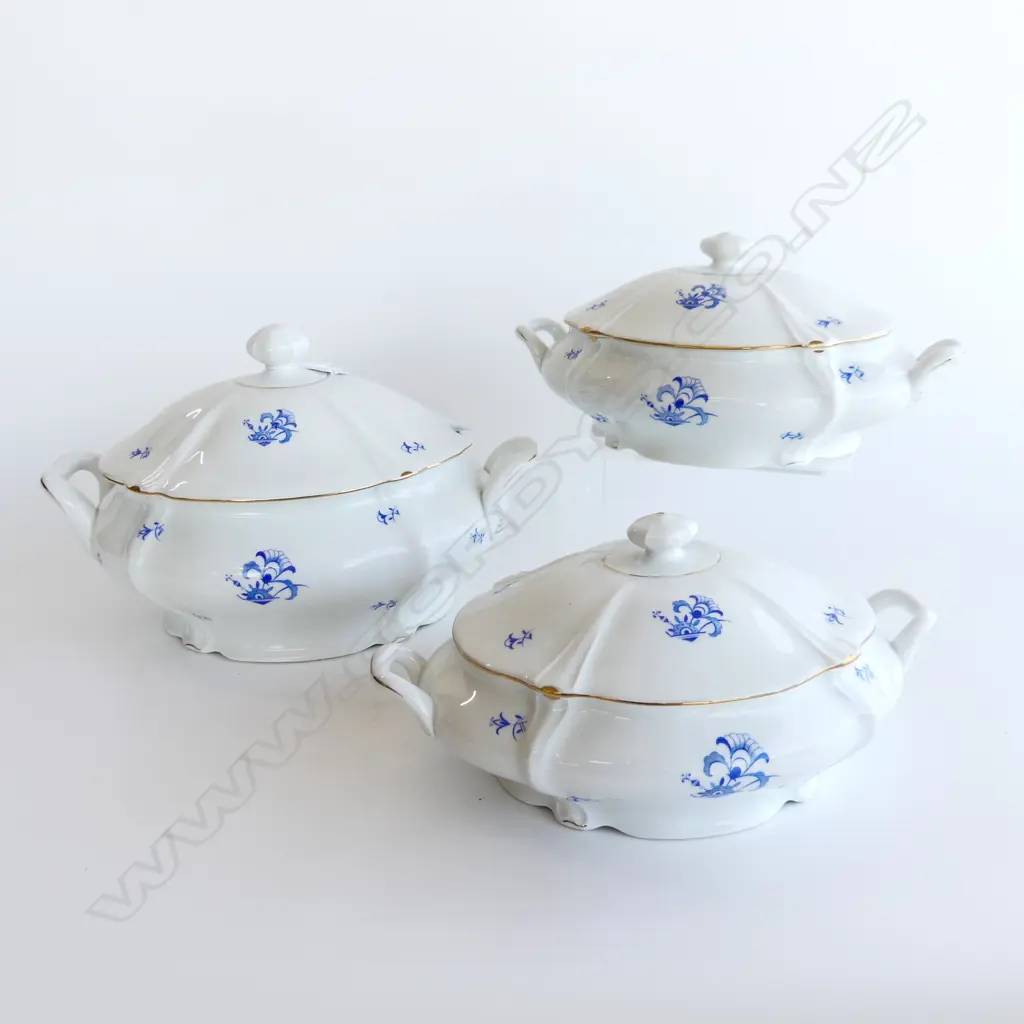 3 LG MEISSEN B/W LIDDED TUREENS W.350mm largest w. hairline Image 1++