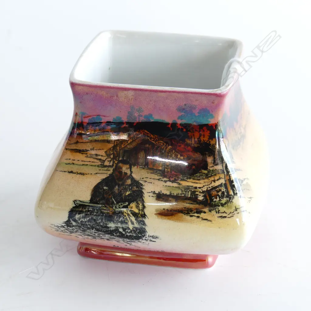GRIMWADES 'MAORI WARE' CARVER VASE H.95mm Image 1++