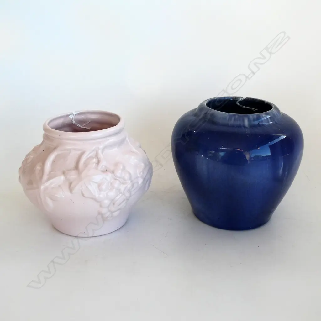 DIANA POTTERY EMPOSSED FLORAL VASE (H. 135mm) & BLUE NEWTONE VASE (H. 150mm) (AUSTRALIAN) Image 1++
