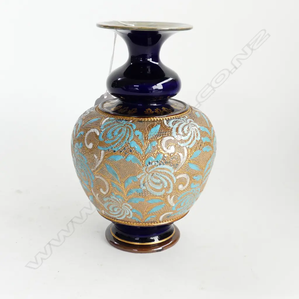ROYAL DOULTON SLATERS VASE. H 21CM W 13.5CM Image 1++