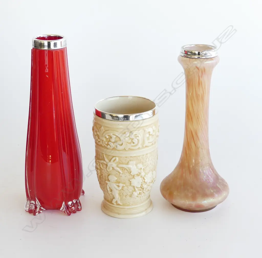 3 STG SILVER CAPPED VASES H.210mm Image 1++
