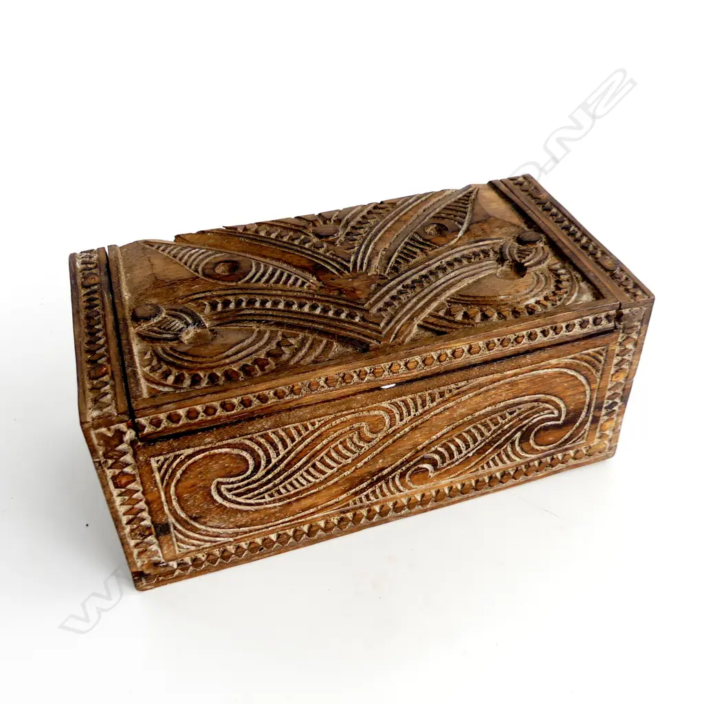 CARVED WOODEN MAORI BOX L.200mm Image 1++