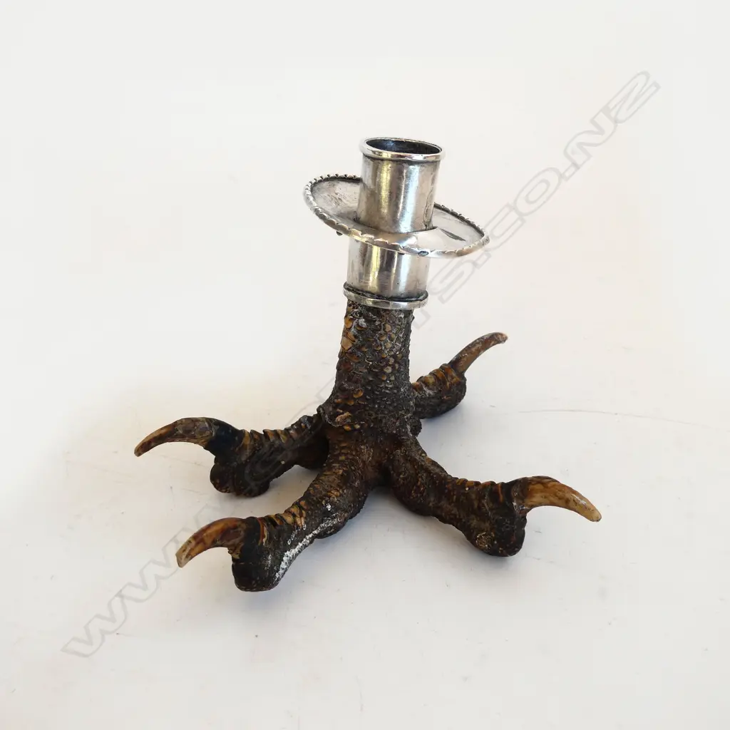 CHICKEN FOOT CANDLE HOLDER Image 1++