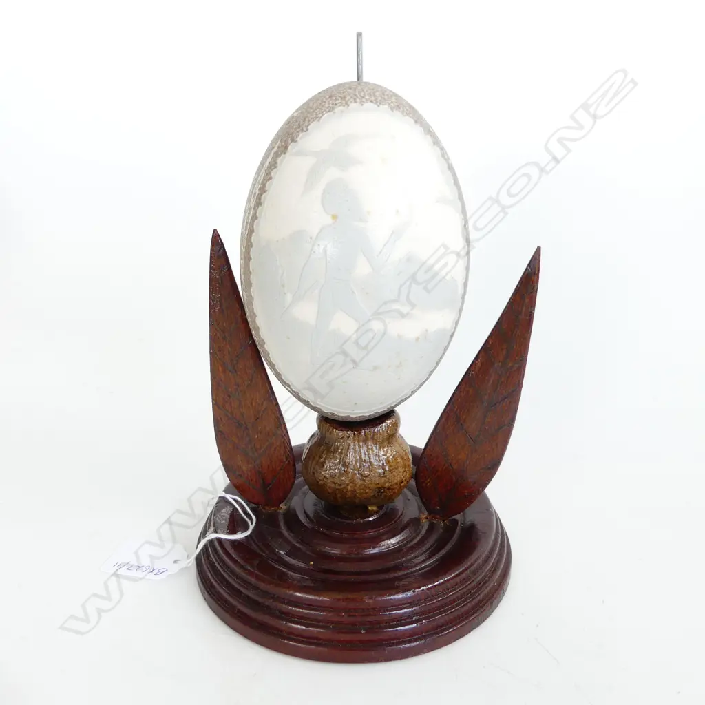 CARVED ANTIQUE EMU EGG OF ABORIGINAL MAN, KANGAROOS FAUNA & FLORA MOUNTED ON WOODEN STAND H. 230mm Image 1++