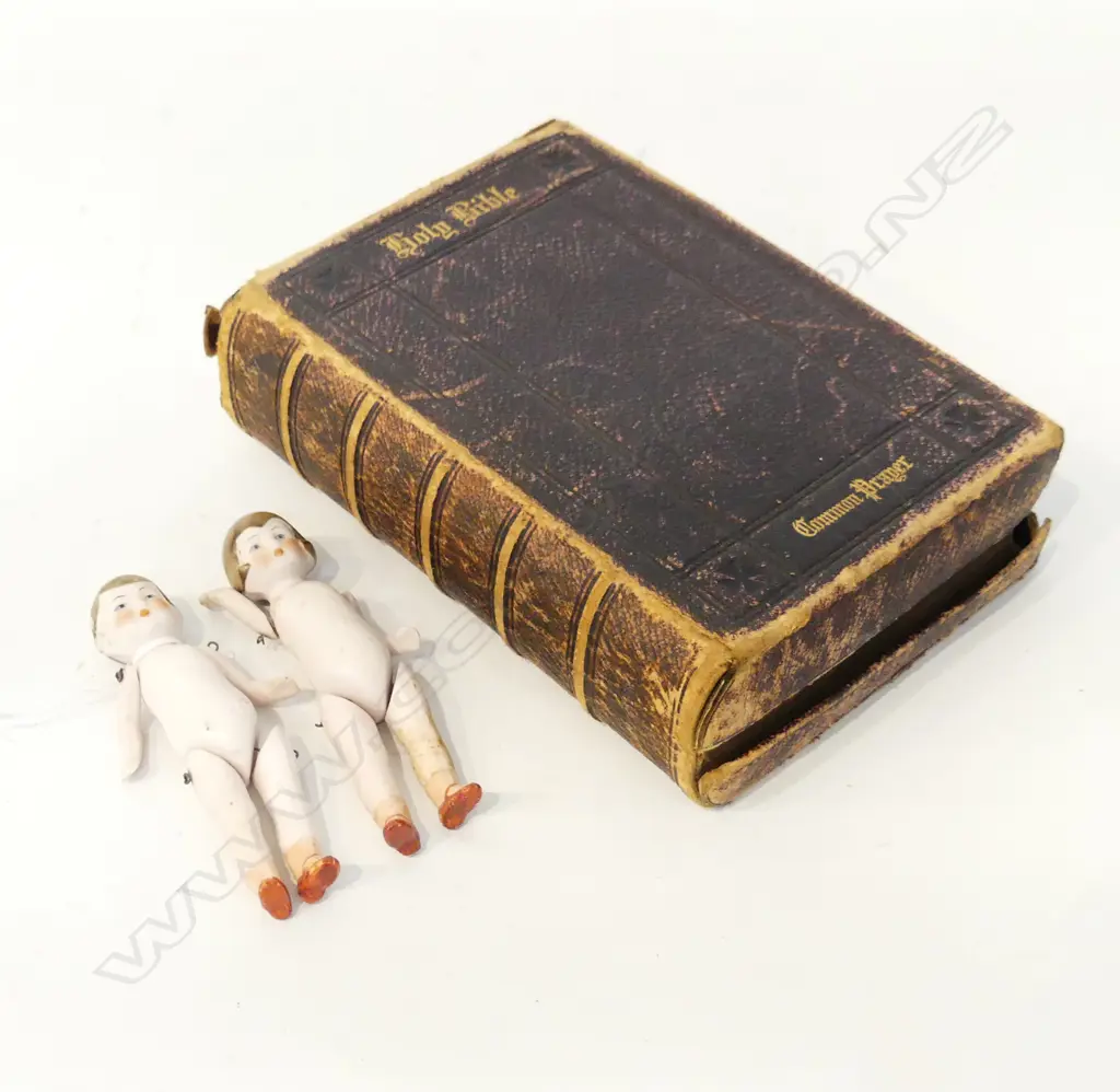 LATE 19thC BIBLE + 2 SMALL GERMAN PORCELAIN DOLLS H.95mm Image 1++