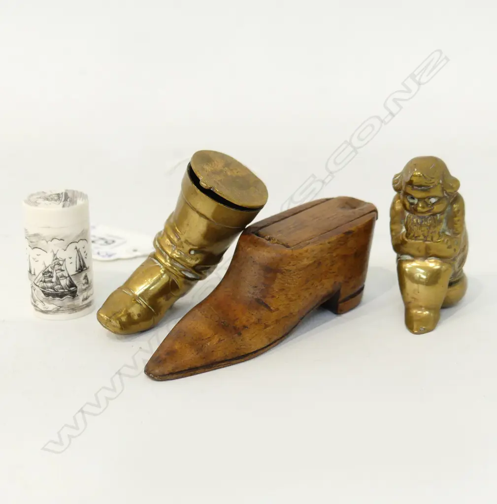 4 PCES; 2 BRASS NOVELTY VESTAS; BOOT (H.45mm) & PIXIE + TREEN SHOE & IVORY CONTAINER H.30mm Image 1++