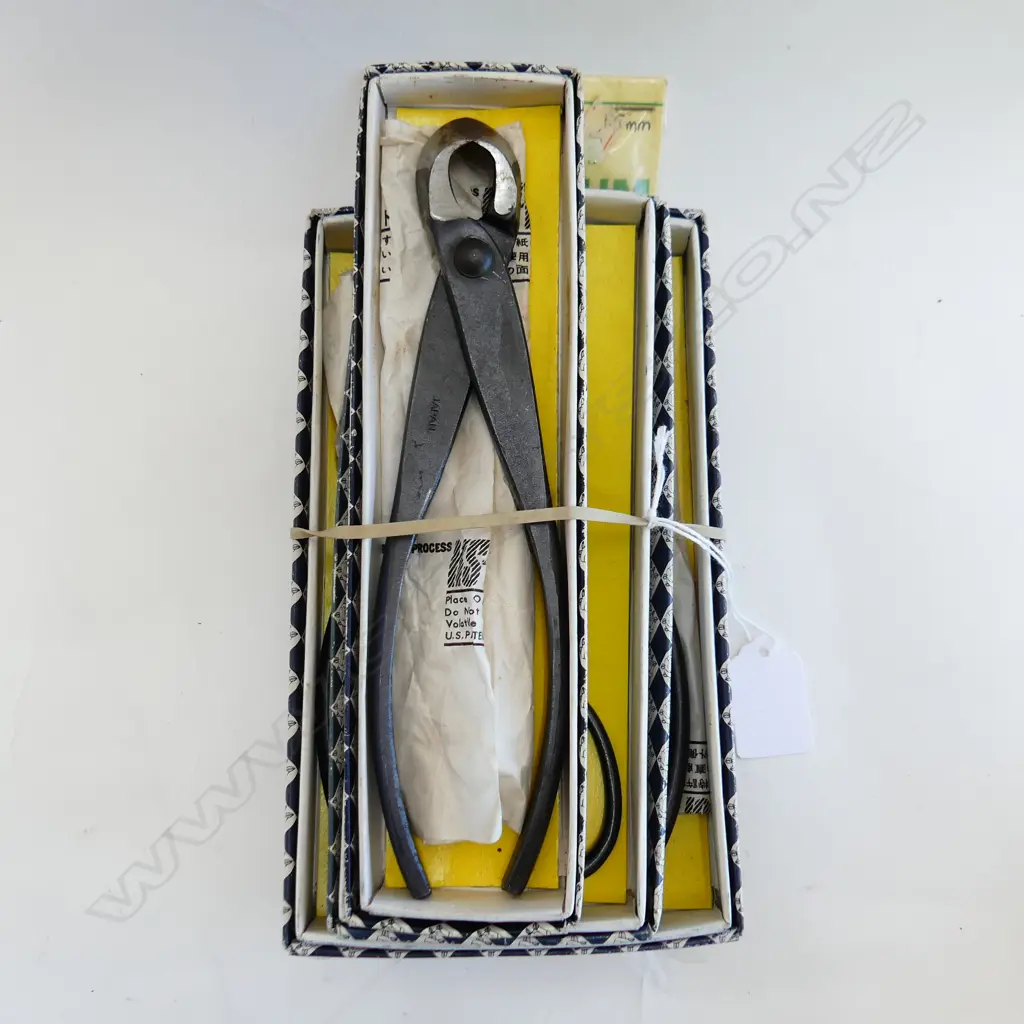 3 JAPANESE BONSAI TOOLS, BOXED + WIRE Image 1++