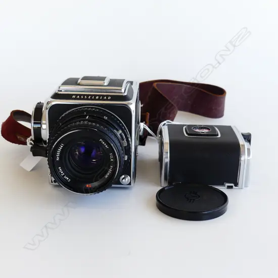 VINTAGE HASSELBLAD 500C/M FILM CAMERA w. LEATHER STRAP + COMPONENT