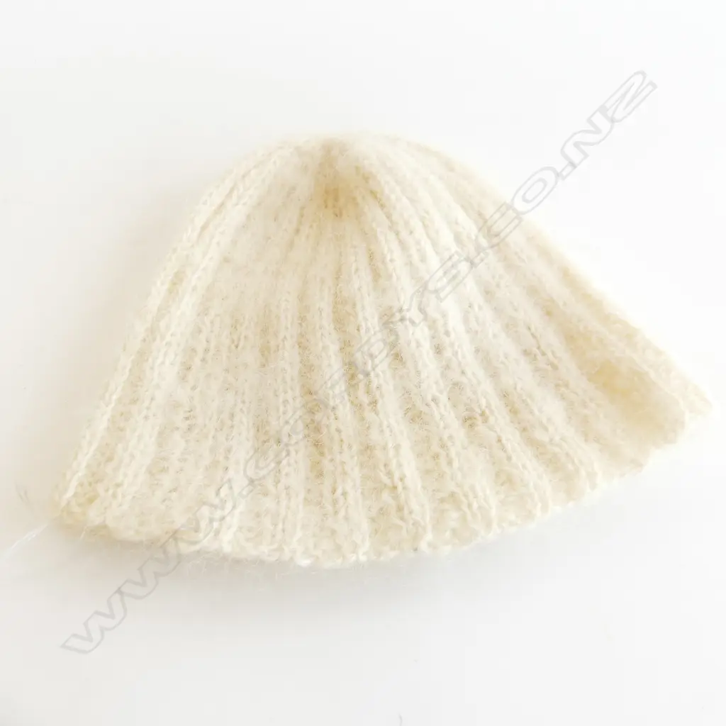 HAND KNITTED WHITE MOHAIR BEANIE Image 1++