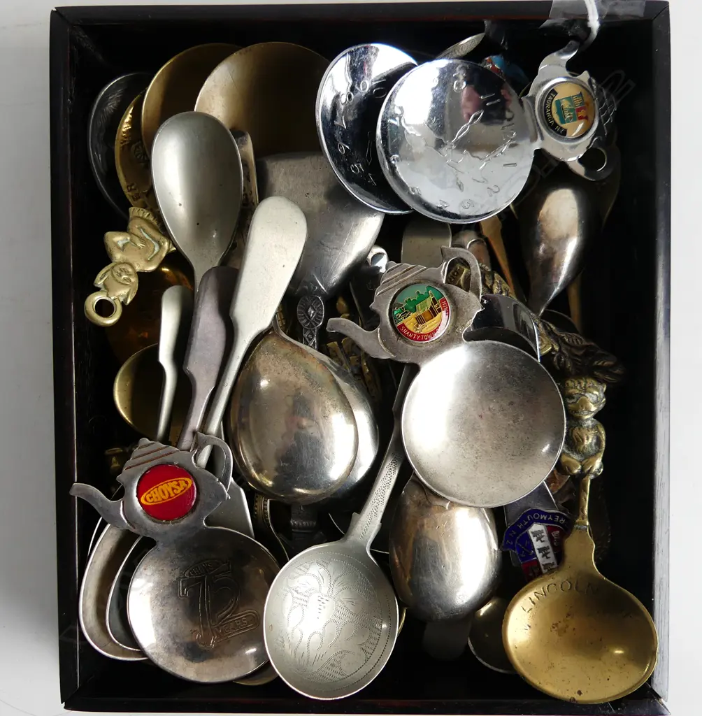 LG COLLECTION OF VINTAGE TEASPOONS & TEA SCOOPS Image 1++