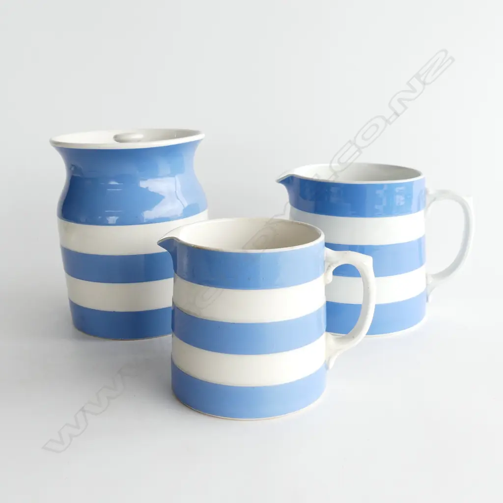 3 PCES CORNISHWARE OLD GREEN MARK; 2 JUGS + LIDDED CONTAINER H.160mm Image 1++