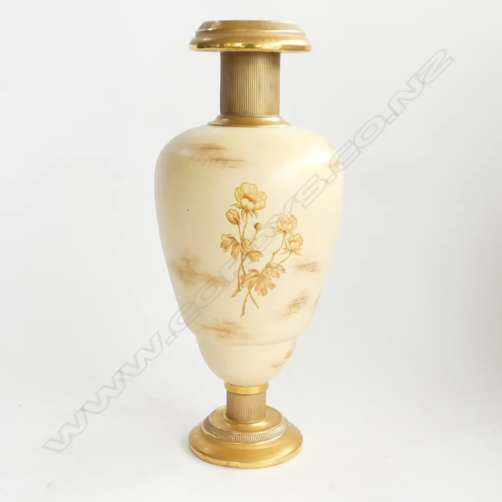 LARGE VASE WITH GILT DECORATION.NO MAKERS MARK. H 35CM Image 1++