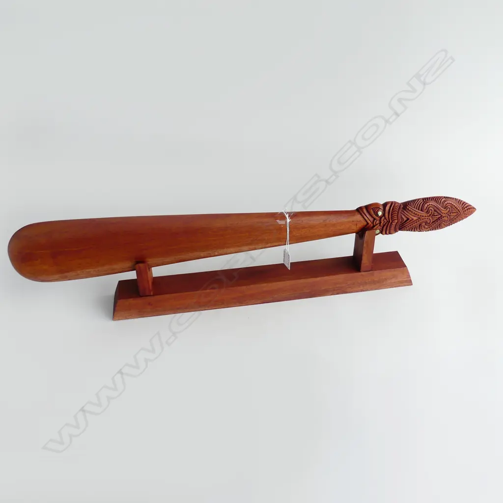 CARVED WOODEN MAORI TAIAHA ON STAND L.800mm Image 1++