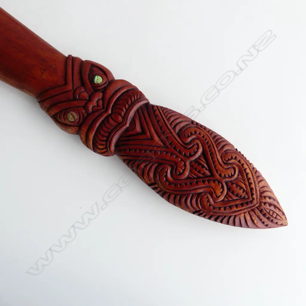 CARVED WOODEN MAORI TAIAHA ON STAND L.800mm Image 1++