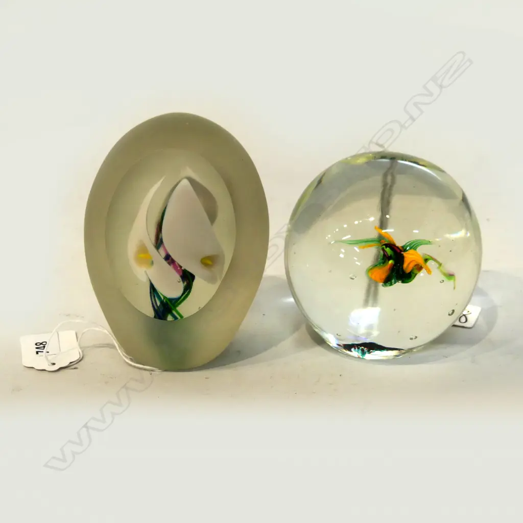 2 PETER VIESNIK ART GLASS PAPERWEIGHTS BOTH '93 H.100mm Image 1++