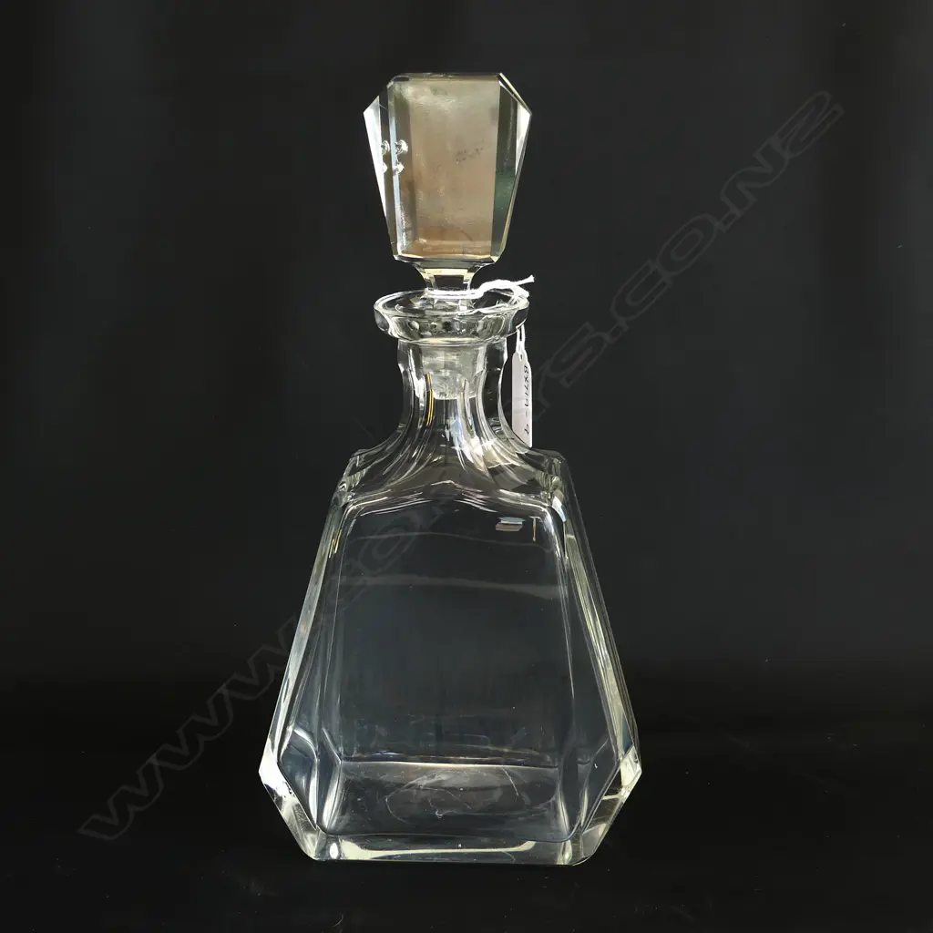 CRYSTAL DECANTER (CHIPS TO STOPPER) Image 1++