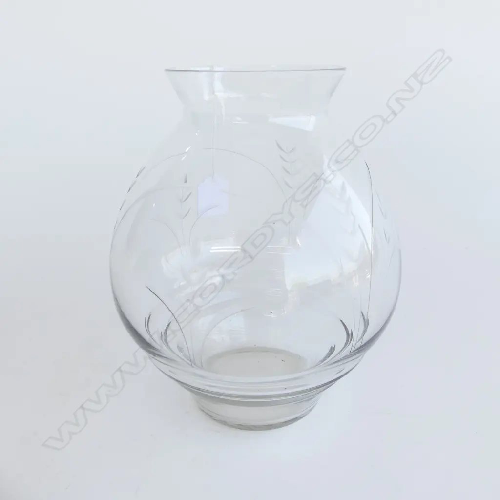 VINTAGE OVOID CUT GLASS VASE H. Image 1++