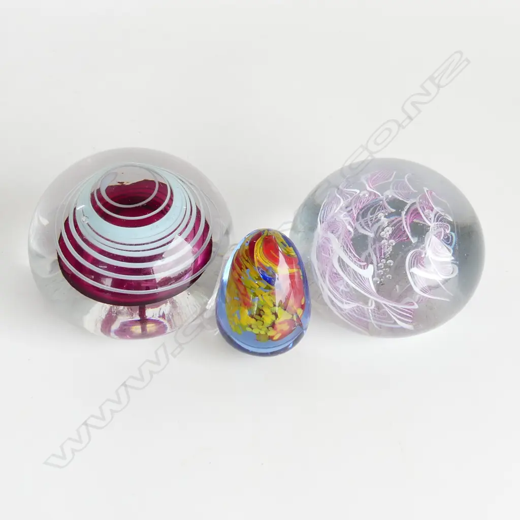 3 ART GLASS PAPERWEIGHTS, UNSIGNED 80mm dia Image 1++