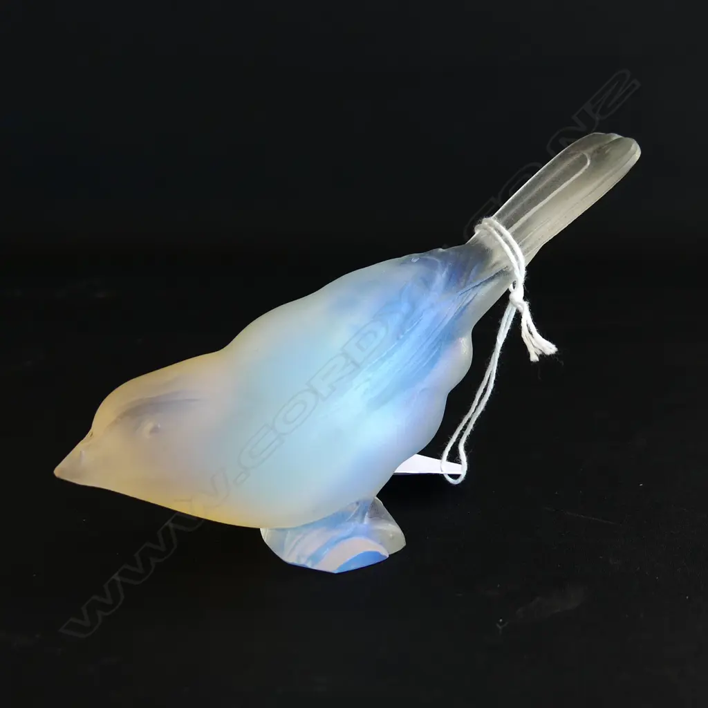 OPALESCENT GLASS SPARROW, IN THE MANNER OF LALIQUE BUT ALSO POSSIBLY SABINO, HAS AGE, BARELY VISIBLE 'MARK'  TO THE BEAK Image 1++