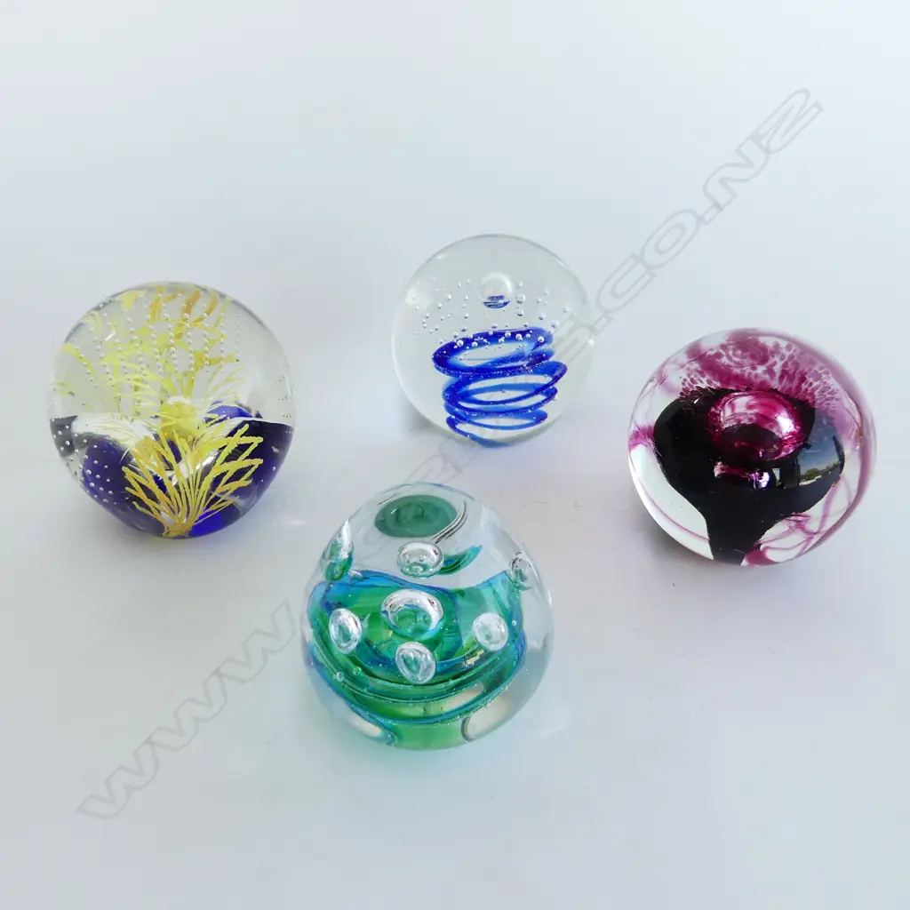 4 ART GLASS PAPERWEIGHTS H.90mm Image 1++