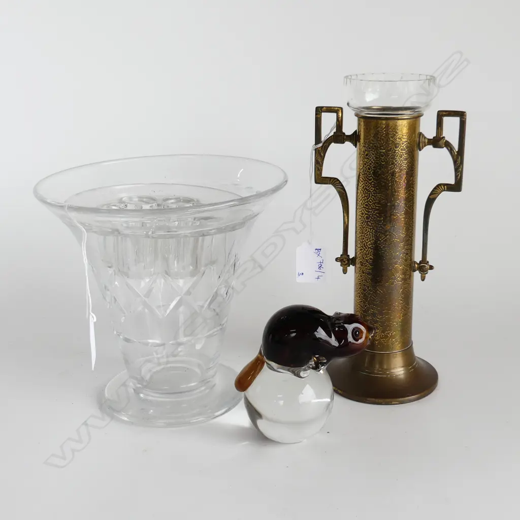 3 GLASS PCES; BEAVER PAPERWEIGHT, 2 VASES H.245mm Image 1++