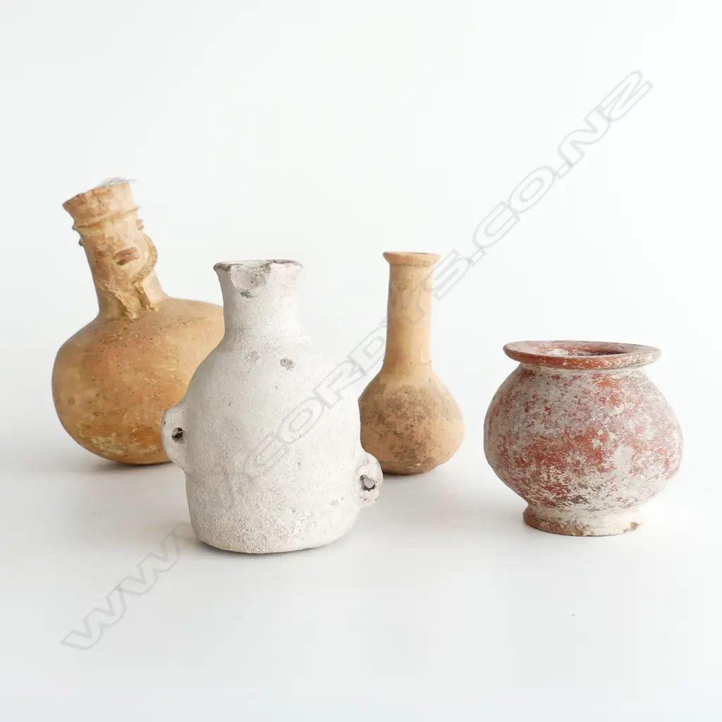 4 ANTIQUIAN POTTERY RECEPTACLES, TALLEST H. 180mm Image 1++