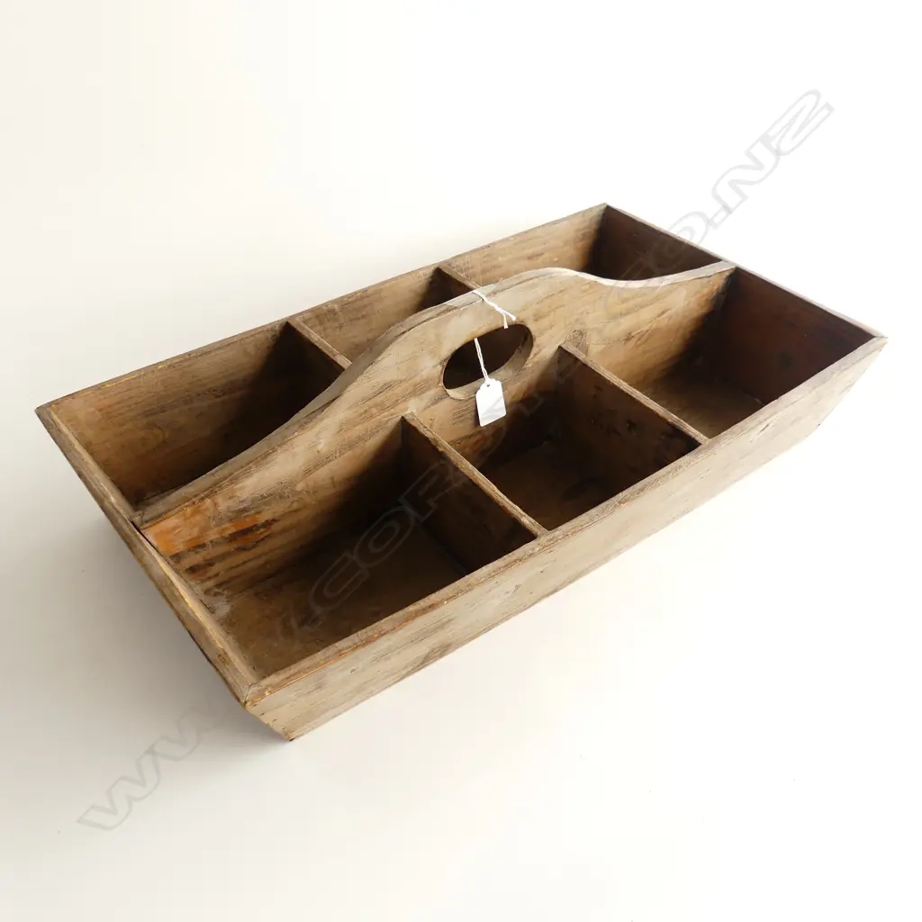 LG WOODEN 6 COMPARTMENT TRAY 570x330mm Image 1++