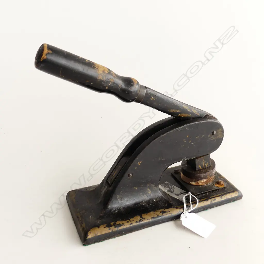 VICTORIAN CAST IRON SEAL PRESS FOR LETTERS AND DOCUMENTS WITH WOODEN HANDLE EX HAWERA L. 190mm Image 1++