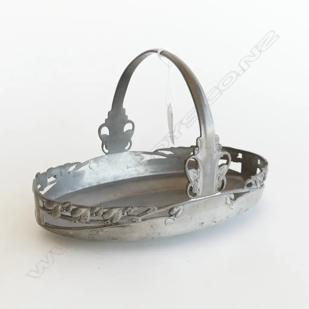 TUDRIC PEWTER OVAL BASKET #0359 230x170mm  Image 1++