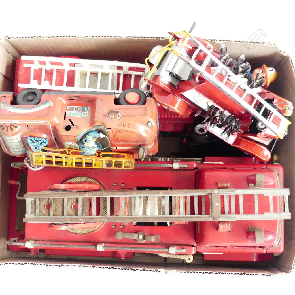 6 VINTAGE FIRE ENGINE TOYS  Image 1++