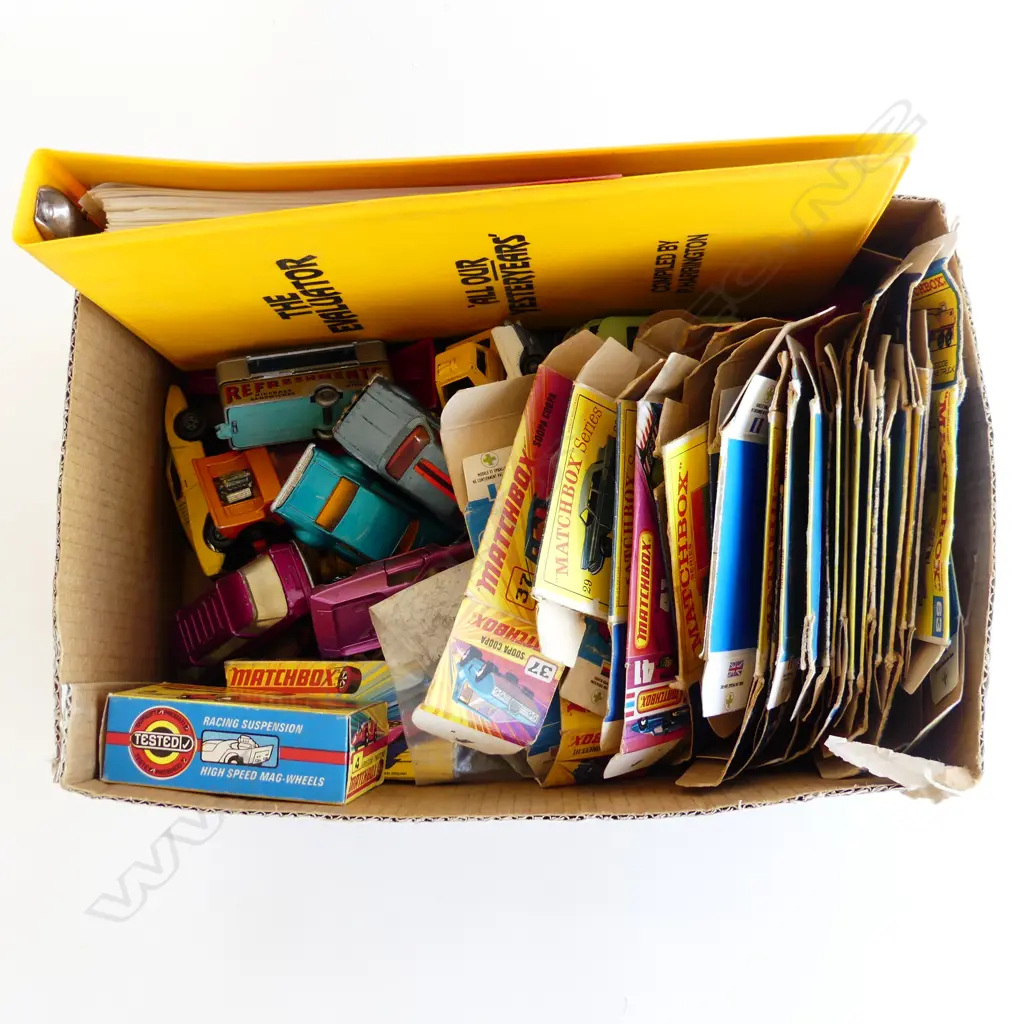BOX OF VINTAGE MATCHBOX CARS ETC Image 1++