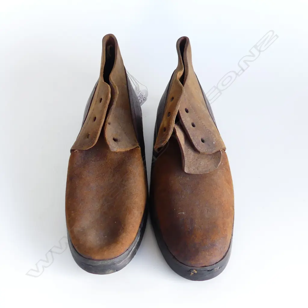 PR VINTAGE GRAPE CRUSHING SHOES w. NAILED SOLES (RUSTED) L.275mm Image 1++