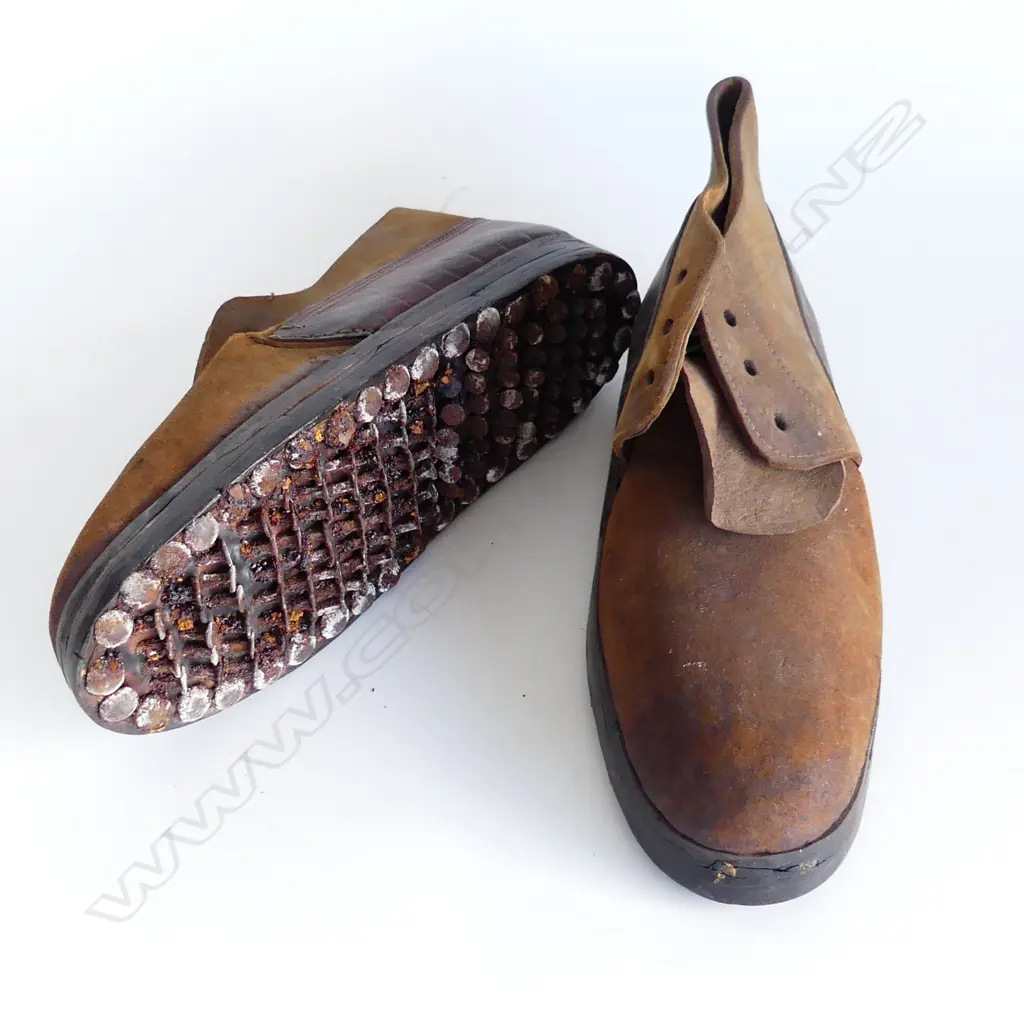 PR VINTAGE GRAPE CRUSHING SHOES w. NAILED SOLES (RUSTED) L.275mm Image 1++